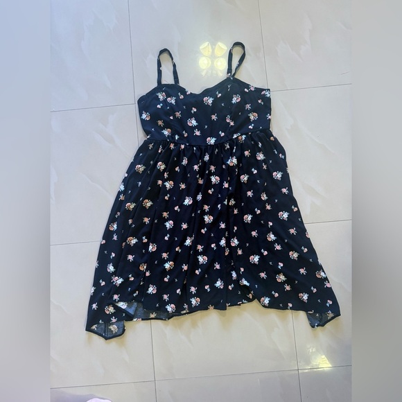 Torrid Blue Starry plus size  2 women black flowers  sleeveless - Picture 12 of 12